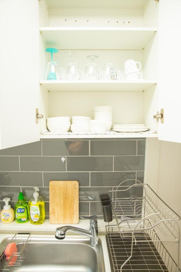 5 minutes walk from Itaewon Station # 2 Queen size beds # Emotional accommodation - 3