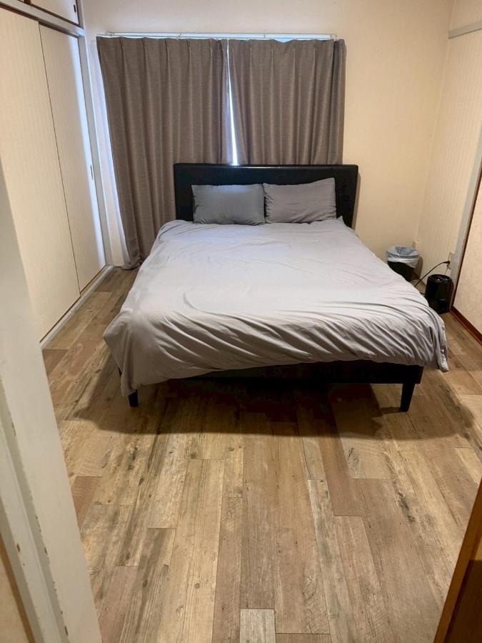 Two bed rooms with three large beds close to Shinsaibashi, - 3