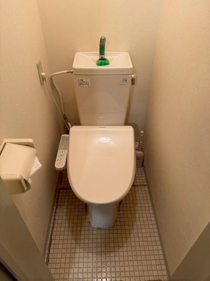 Two bed rooms with three large beds close to Shinsaibashi, - 2