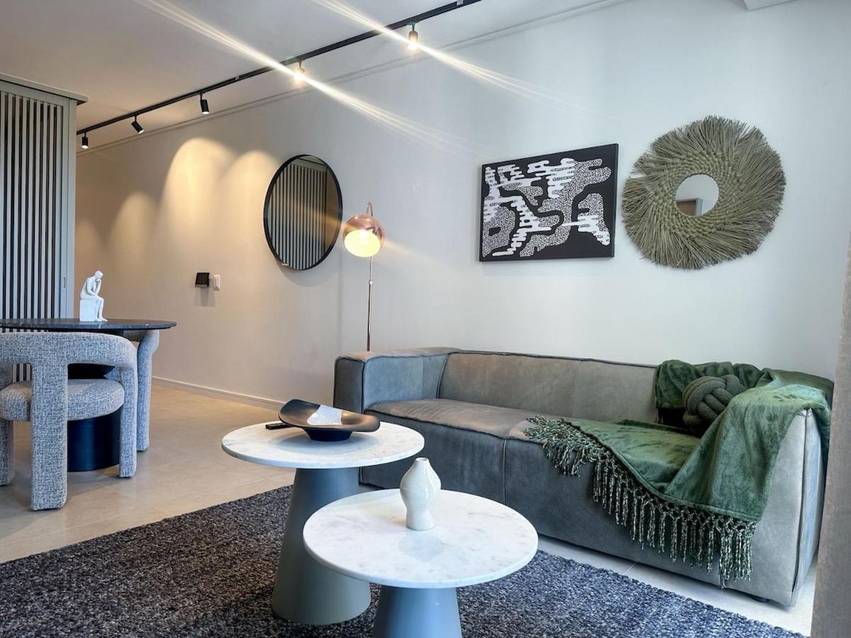 Modern 1 Bed at The Braemar in Green Point with Parking - 3