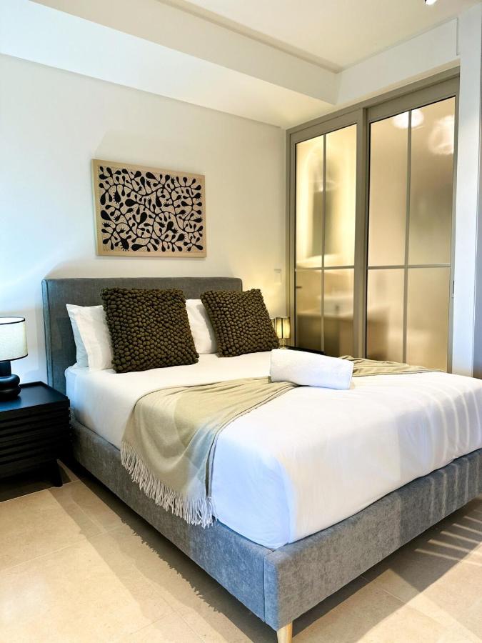 Modern 1 Bed at The Braemar in Green Point with Parking - 2