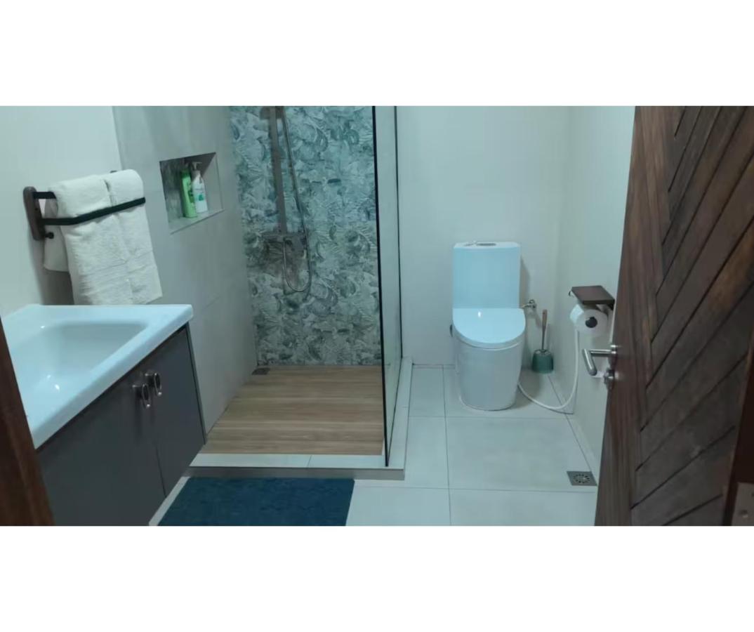 Deluxe Beachfront Apartment - 3