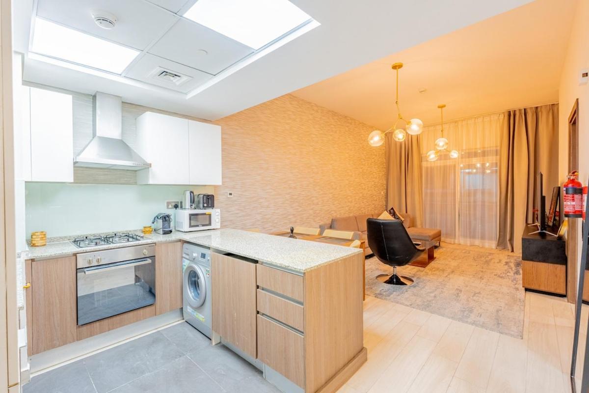 Premium 1BR King Bed Dubai Healthcare City - 4