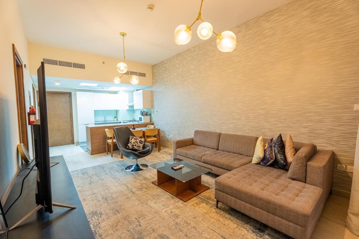 Premium 1BR King Bed Dubai Healthcare City - 5