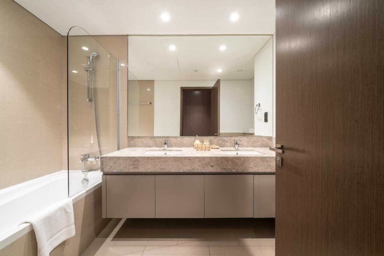 Stunning 2BR with Full Burj View in the Opera District - 3