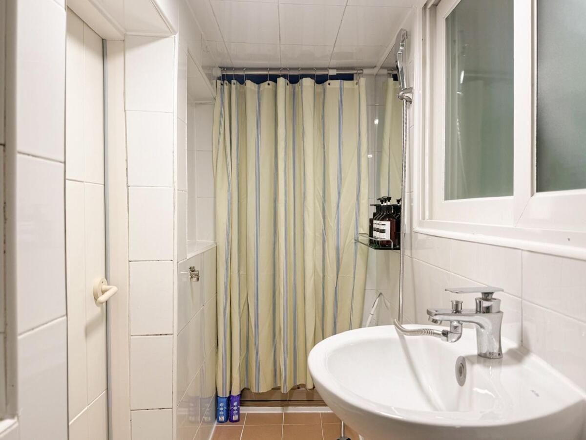 NEW 7 minutes from Hongik University Station Airport Railroad Airport Bus 3 minutes 5 people - 3