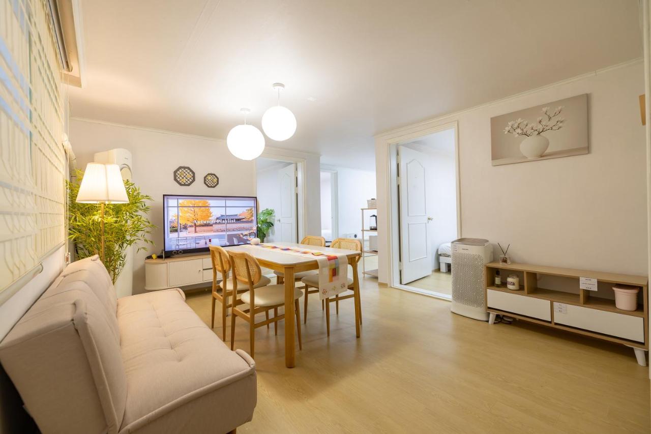5min, Seoul Stn, 3R5B, group, family, good location for travel, Myeongdong, Itaewon, Hongdae - 5
