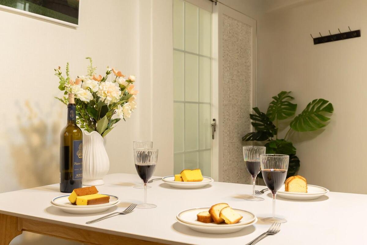 Seoul Station,3R6B, 12-person family, group, Myeongdong, Itaewon, cinema, free parking - 2