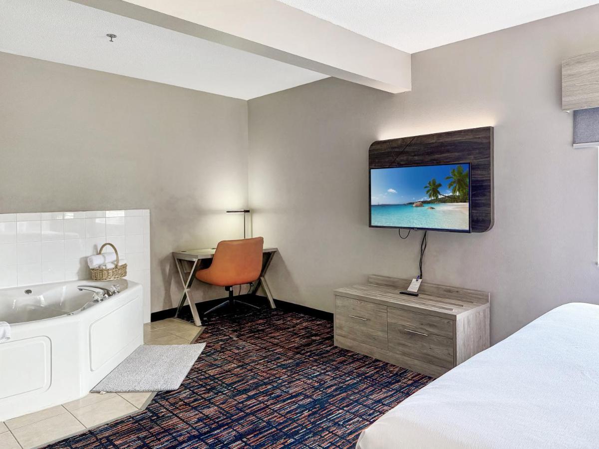 Reston Inn & Suites — photo 12