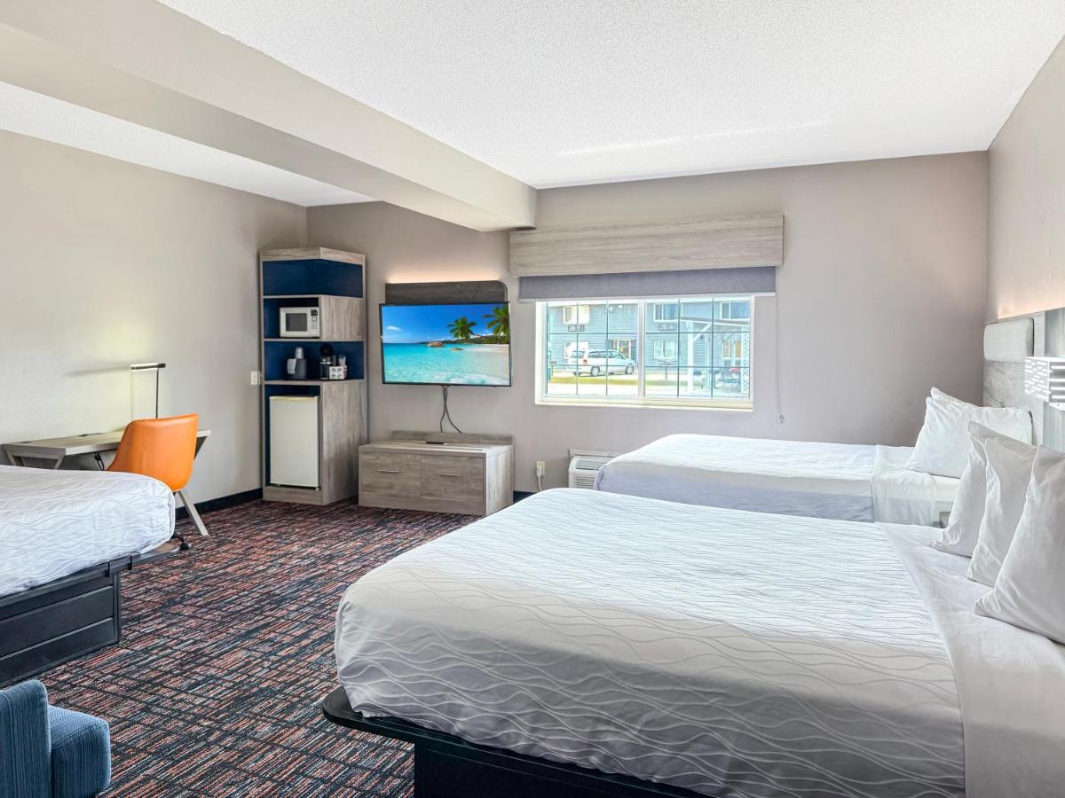 Reston Inn & Suites — photo 11