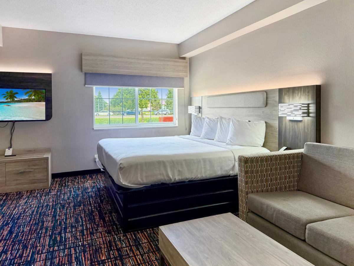 Reston Inn & Suites — photo 10