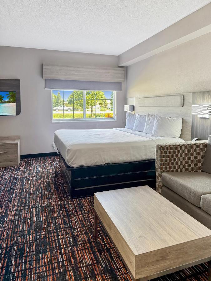 Reston Inn & Suites — photo 24