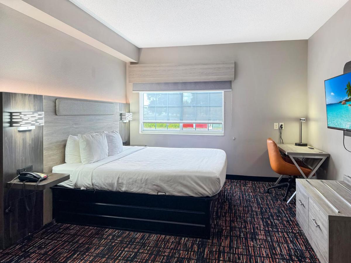 Reston Inn & Suites — photo 20