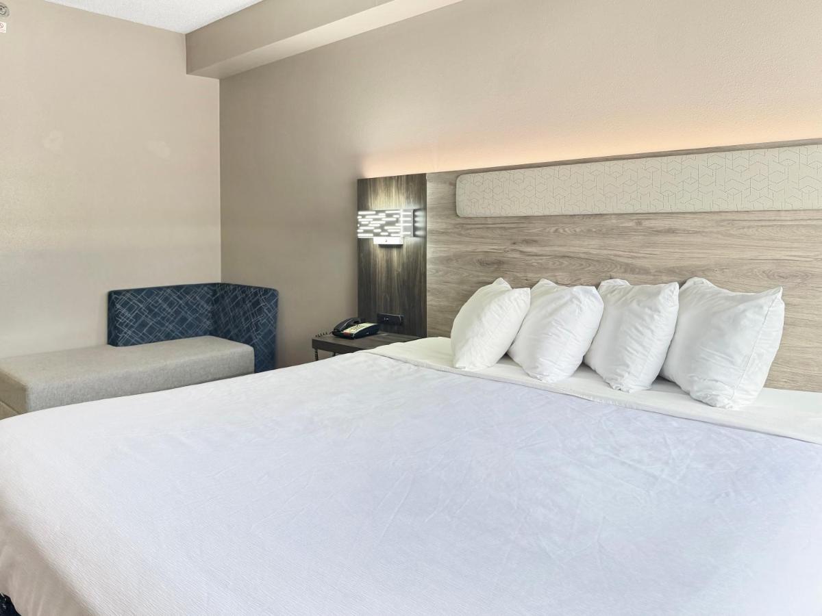 Reston Inn & Suites — photo 21