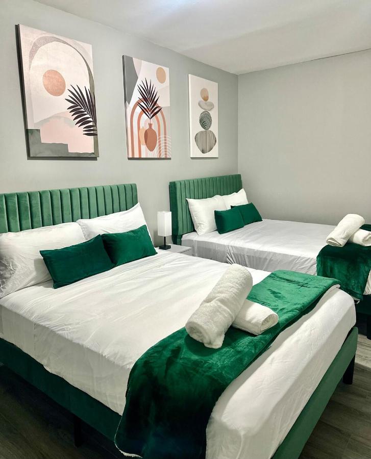 Cozy Stay with Games, 15 min to NYC, Private Backyard - Sleeps 6 - NEAR METLIFE STADIUM - 2