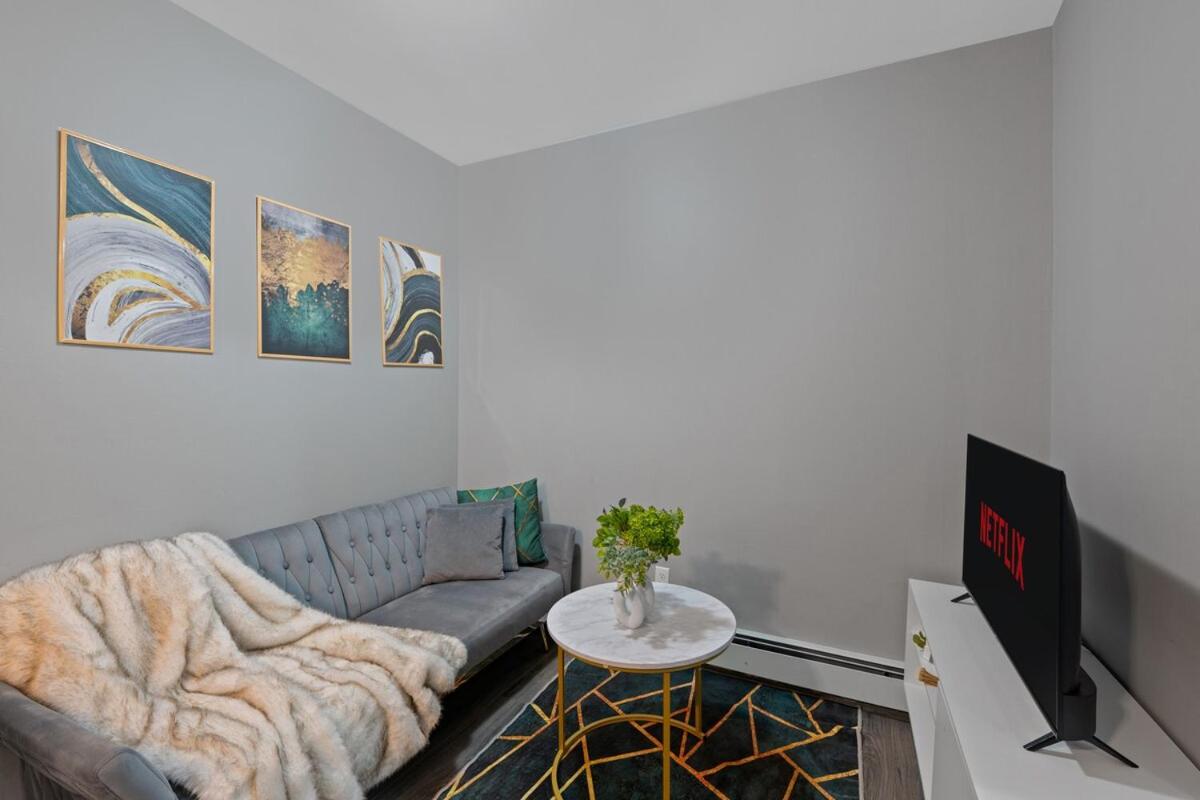 Cozy Stay with Games, 15 min to NYC, Private Backyard - Sleeps 6 - NEAR METLIFE STADIUM - 5