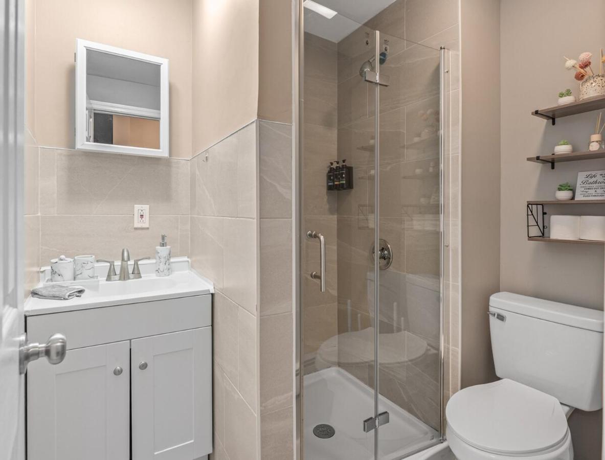 Cozy Stay with Games, 15 min to NYC, Private Backyard - Sleeps 6 - NEAR METLIFE STADIUM - 3