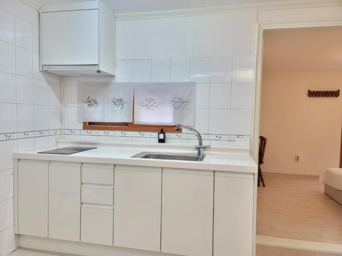 Shinchon Station 4min Walk, 2BR Family Friendly Spacious Stylish - 5