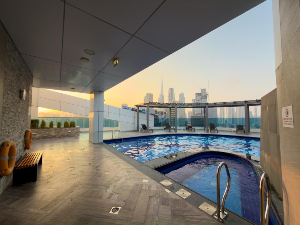 Escape24 Elegant 1BR with City View near Dubai Mall - 4