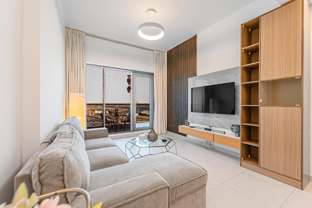 Escape24 Elegant 1BR with City View near Dubai Mall - 5