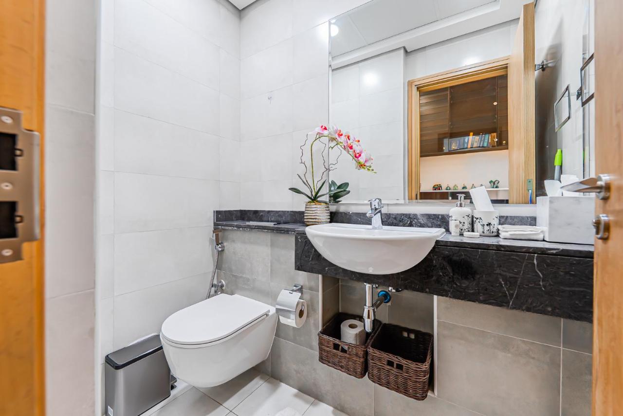 Escape24 Elegant 1BR with City View near Dubai Mall - 3