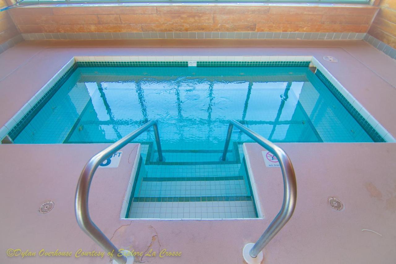 Heated swimming pool: Baymont by Wyndham La Crosse/Onalaska