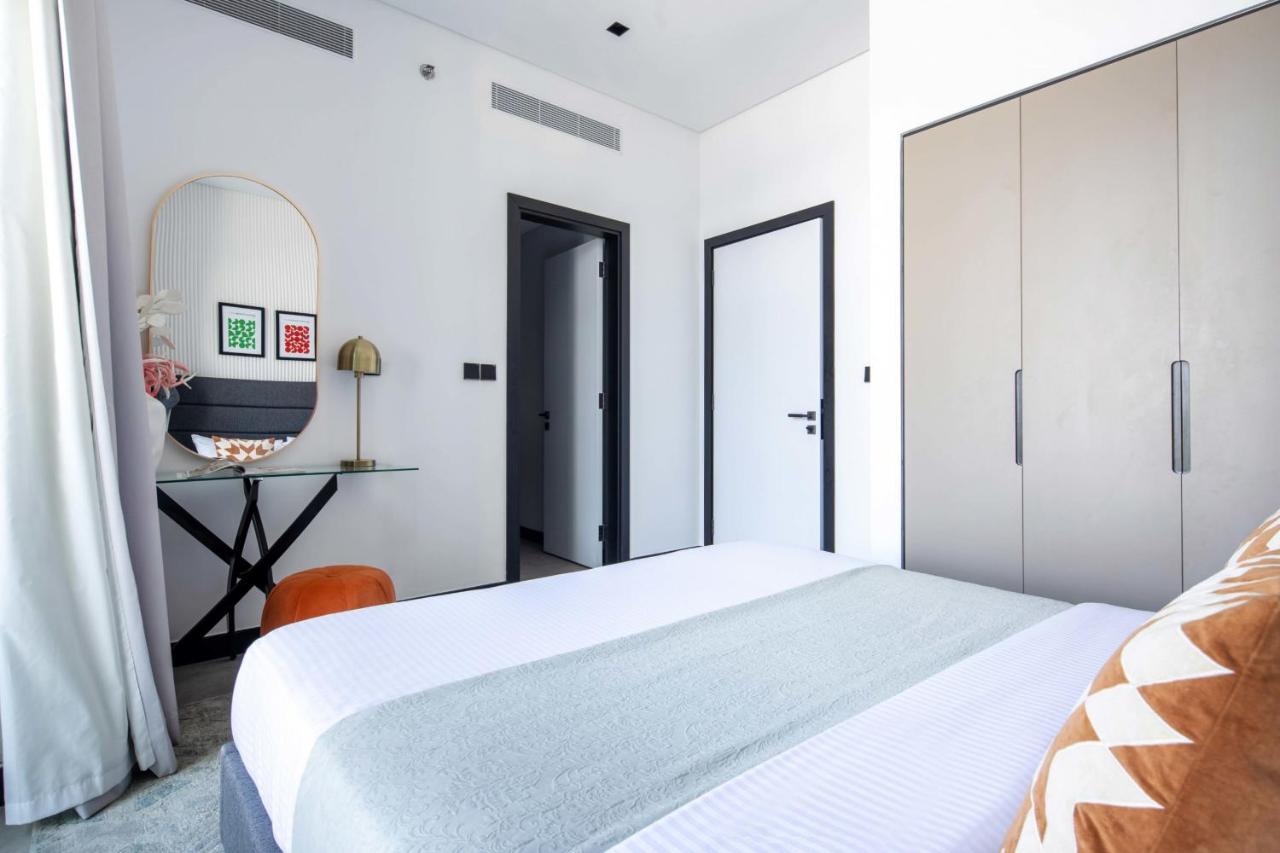 Frank Porter - 15 Northside Tower 2A - 4