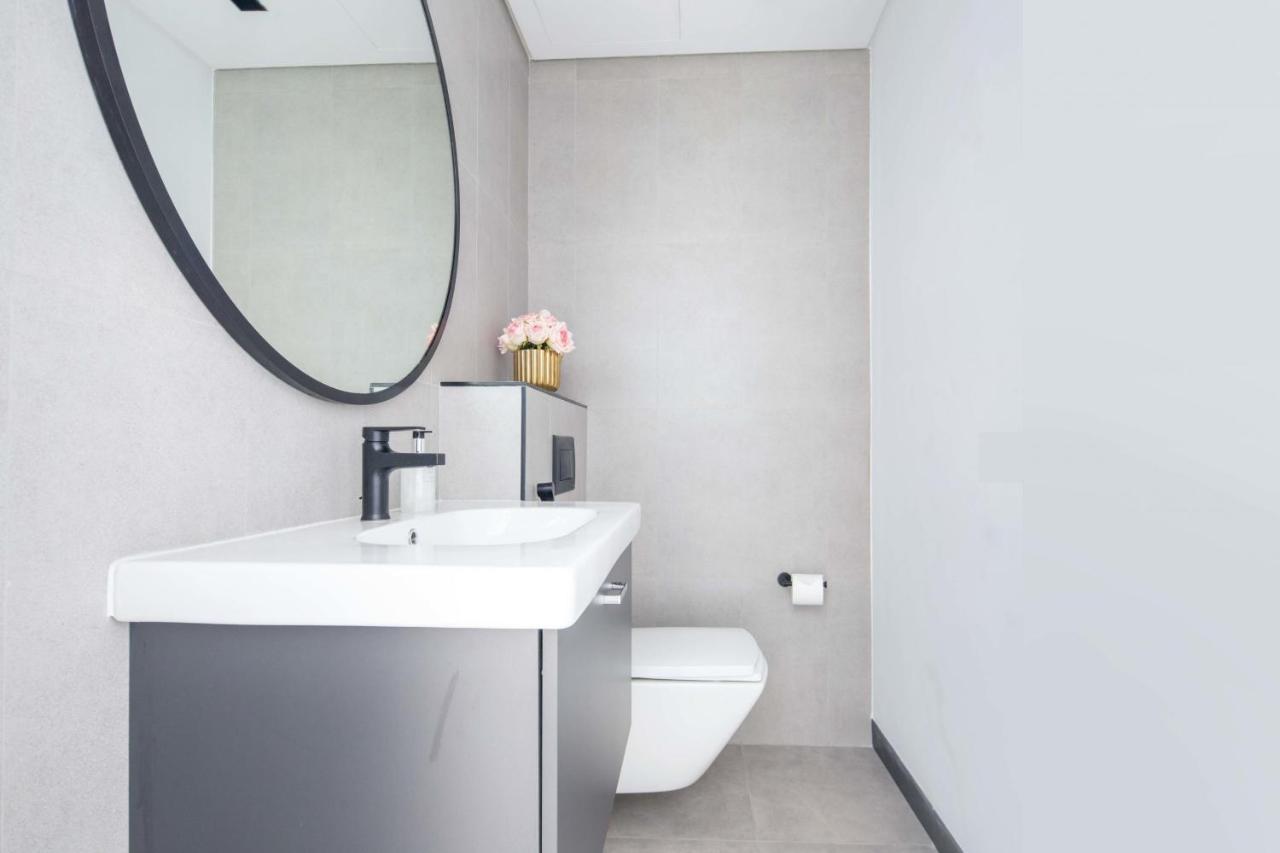 Frank Porter - 15 Northside Tower 2A - 5