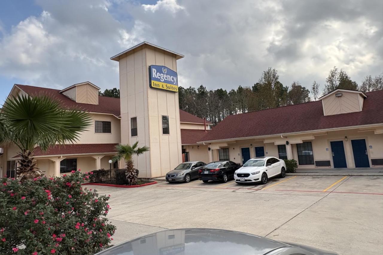 REGENCY INN & SUITES — photo 12