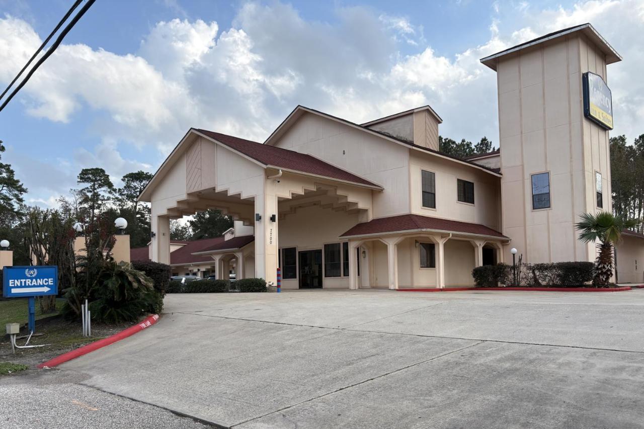 REGENCY INN & SUITES — photo 2