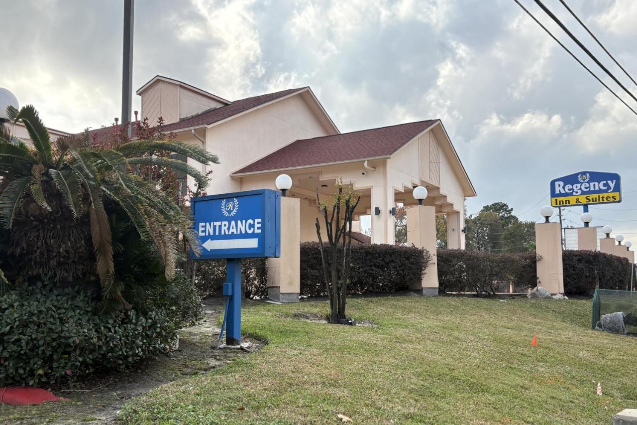REGENCY INN & SUITES — photo 9