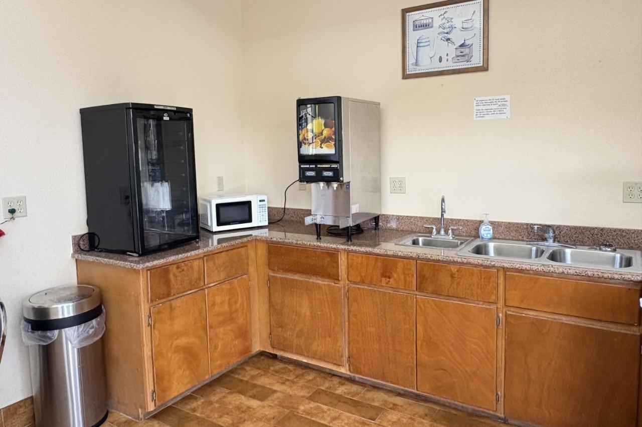 REGENCY INN & SUITES — photo 18