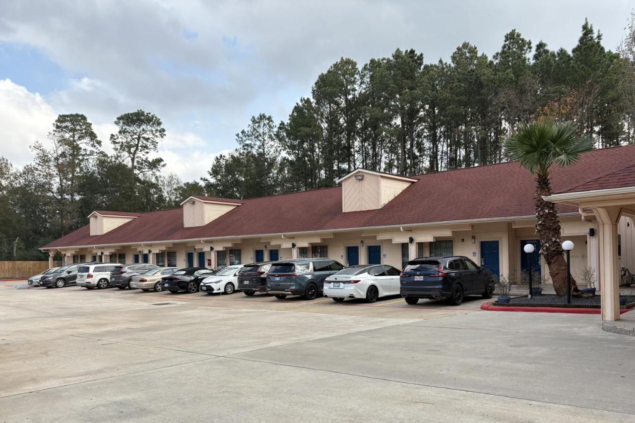 REGENCY INN & SUITES — photo 15