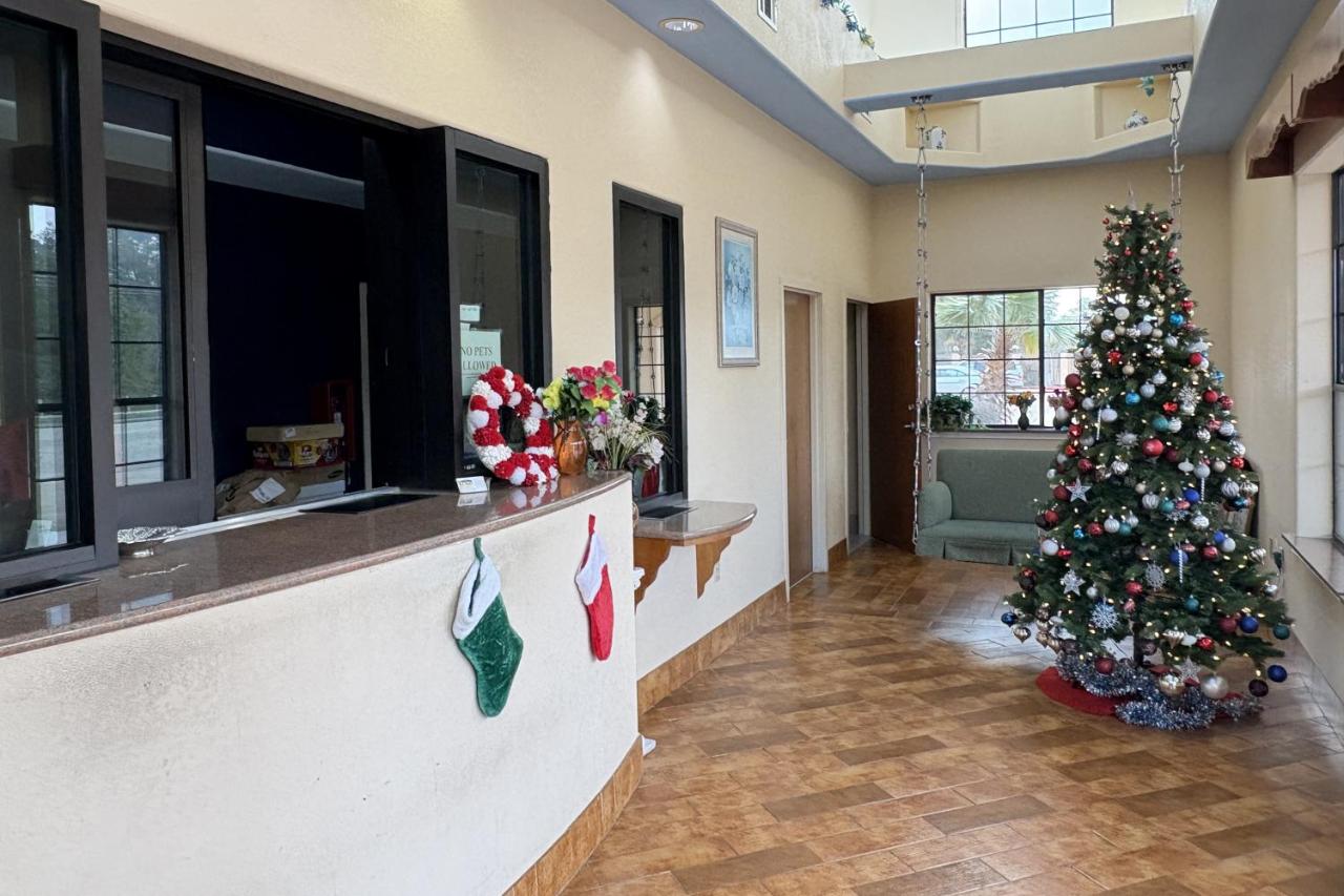 REGENCY INN & SUITES — photo 16