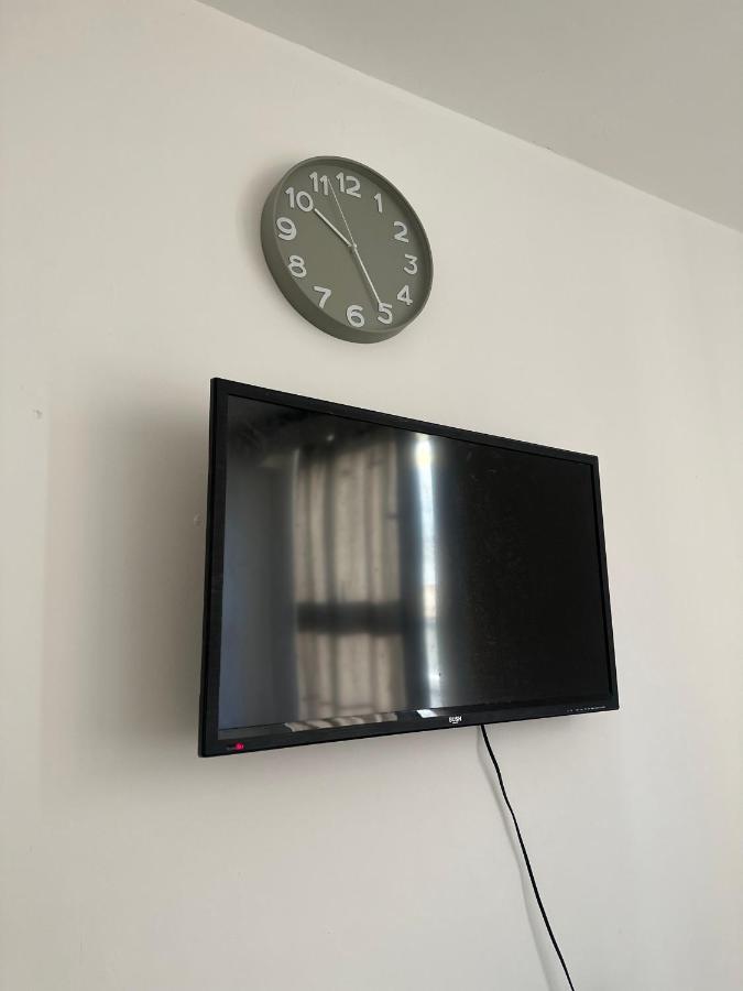 cosy double bedroom seconds near Eurostar - 3