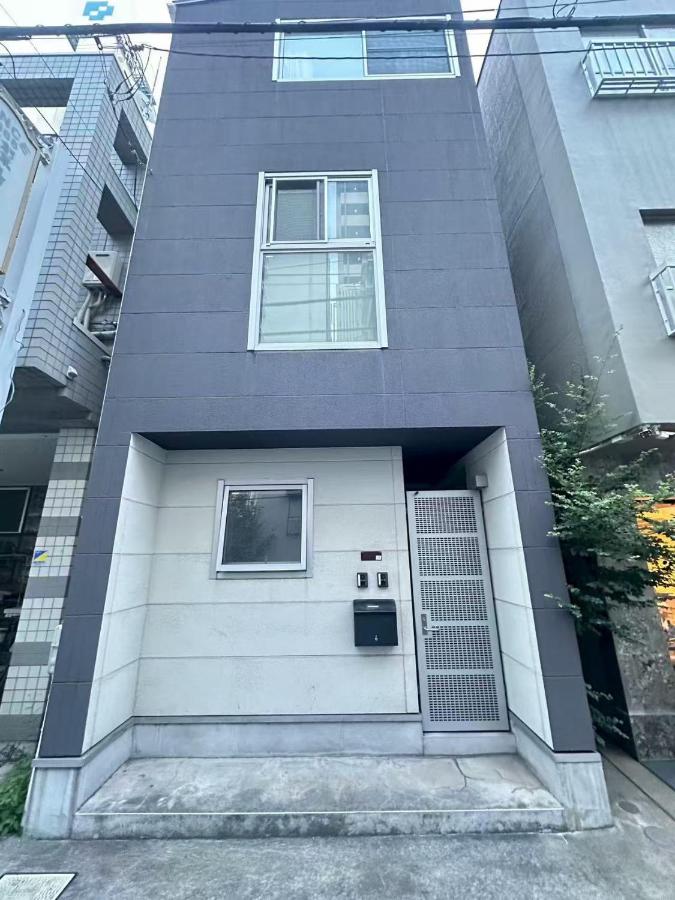 Sumika House in Asakusa 5 minutes walk to asakusa, 5 bedrooms, 2 living room 2kitchen 4toilet 2bathroom 2washmachine 2fridge Newly renovated with ultra-fast WiFi