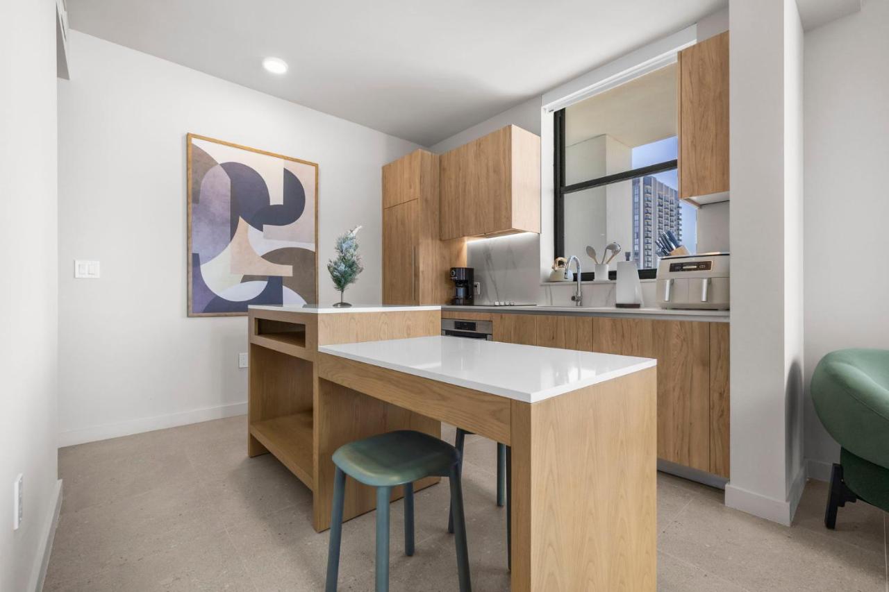 Modern Condo Steps from Bayside & Kaseya Center - 4