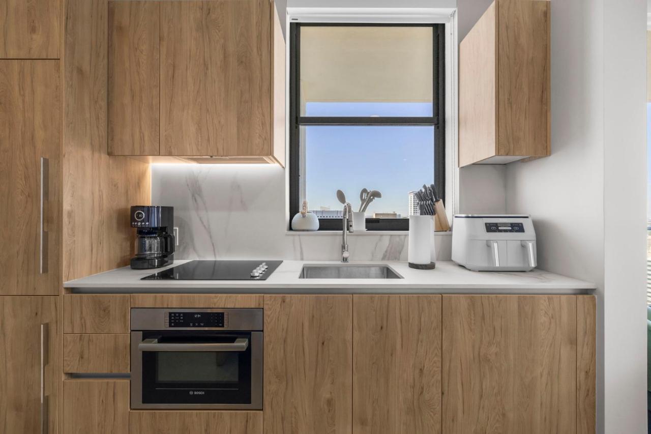 Modern Condo Steps from Bayside & Kaseya Center - 3