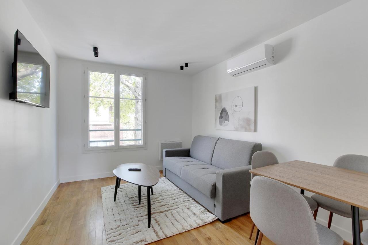 Cozy, bright and air-conditioned - close to Paris