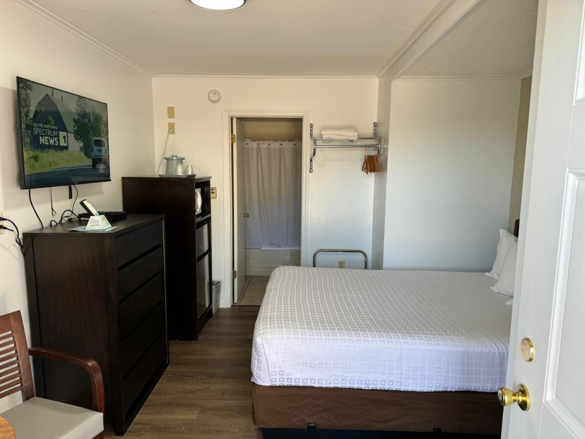Estey Pines Motel — photo 5