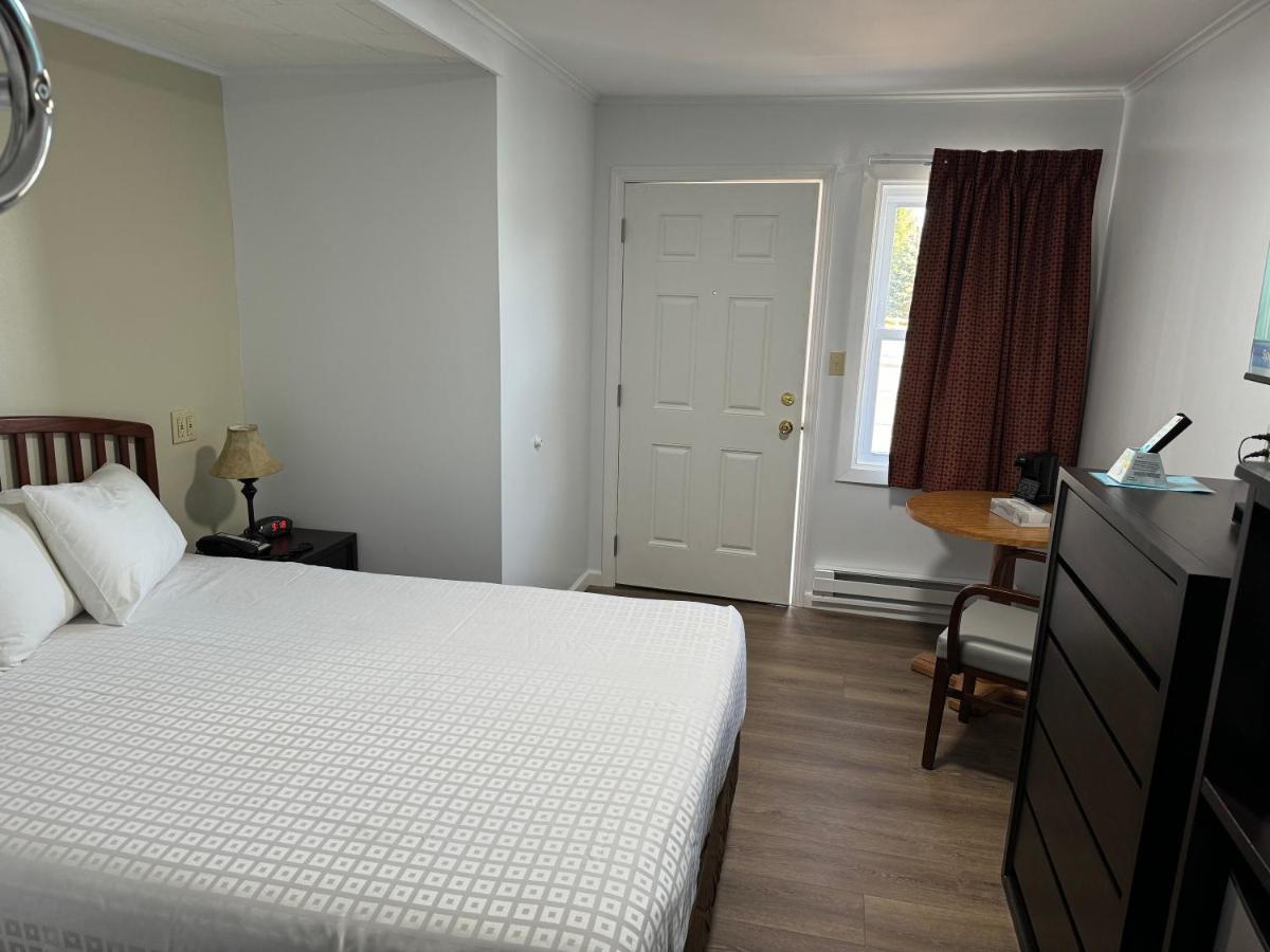 Estey Pines Motel — photo 4