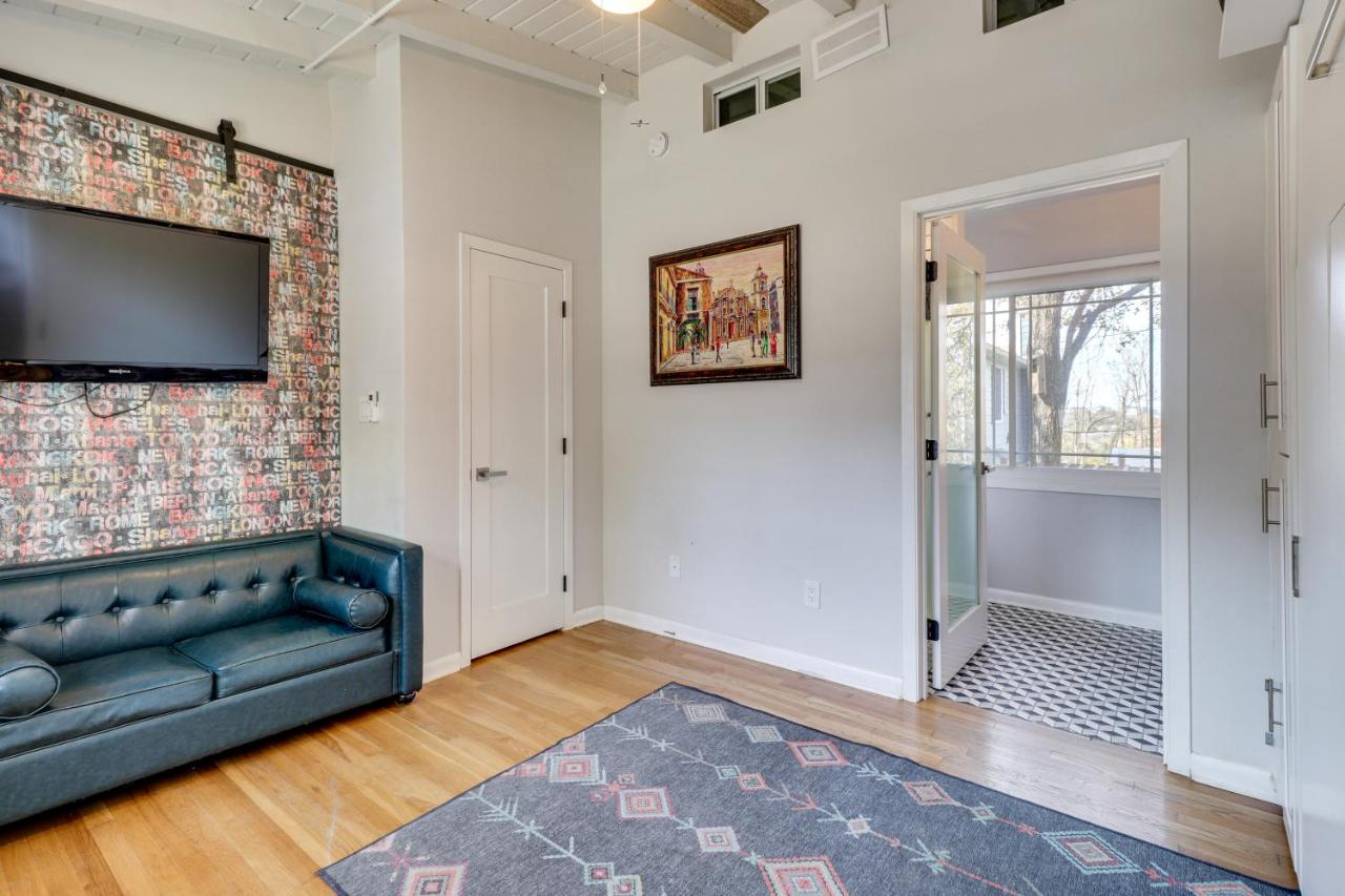 Convenient Couples Retreat 3 Mi to Dtwn Austin! - 2