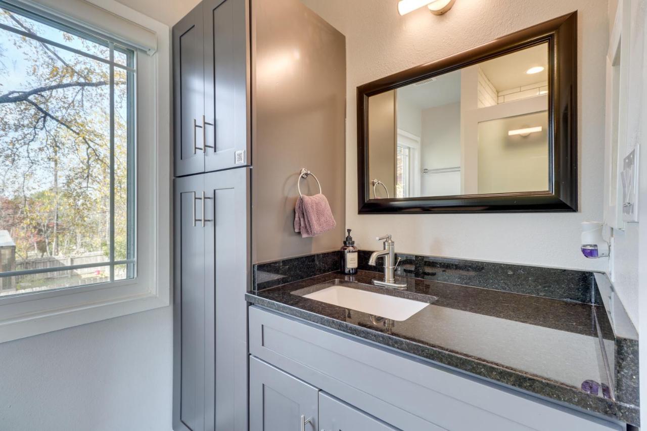 Convenient Couples Retreat 3 Mi to Dtwn Austin! - 5