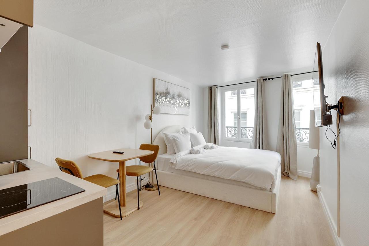 Cozy and central studio in Paris Share Save
