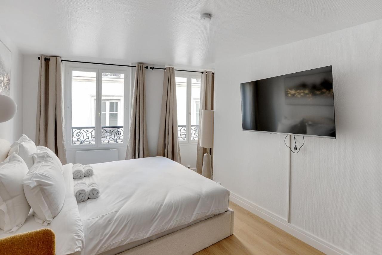 Cozy and central studio in Paris Share Save - 5