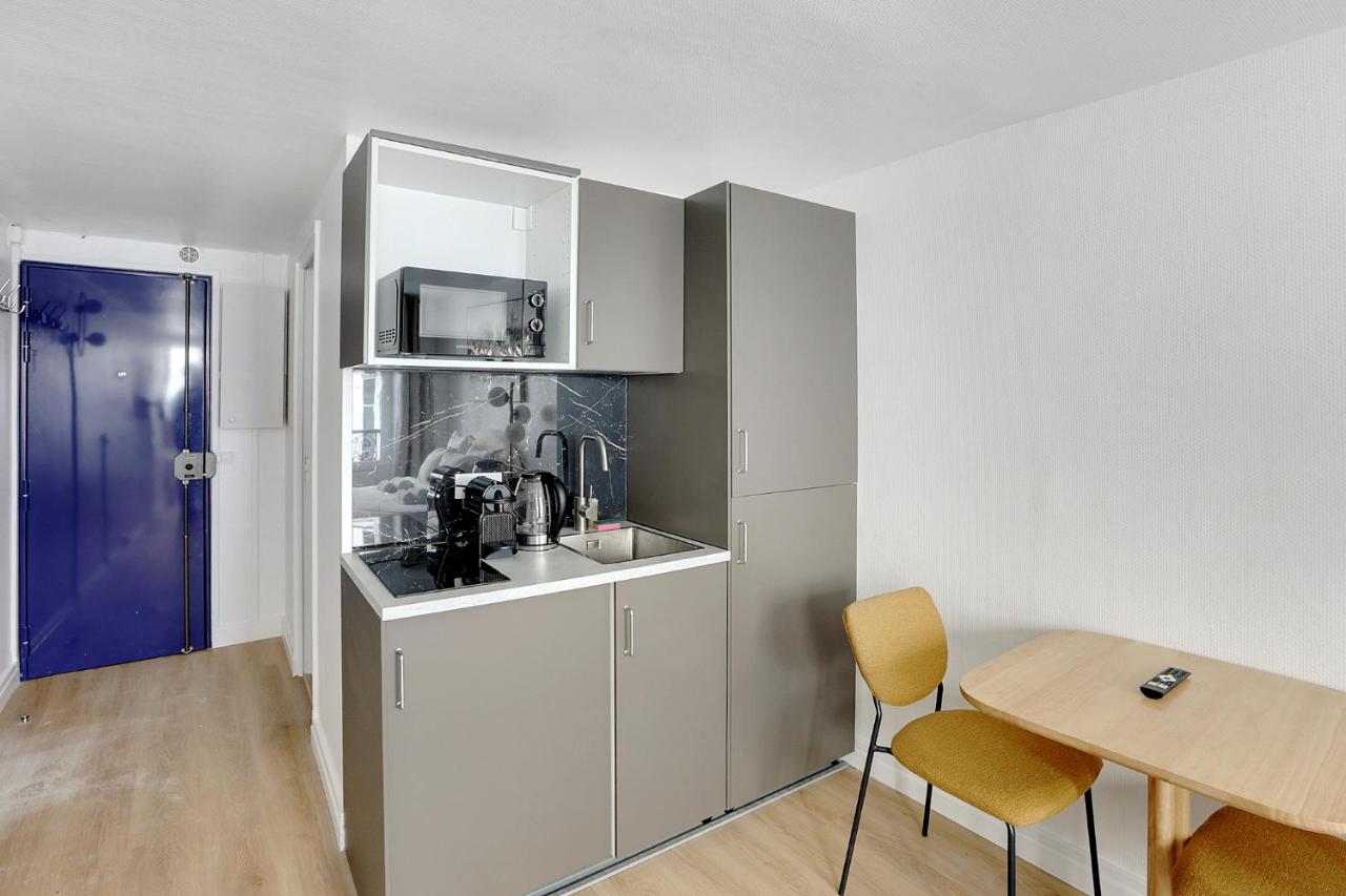 Cozy and central studio in Paris Share Save - 4