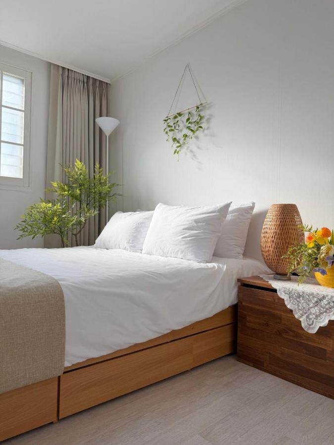 HOSTAY Cheongdam 2BR Apartment 2 Queen Beds Gangnam