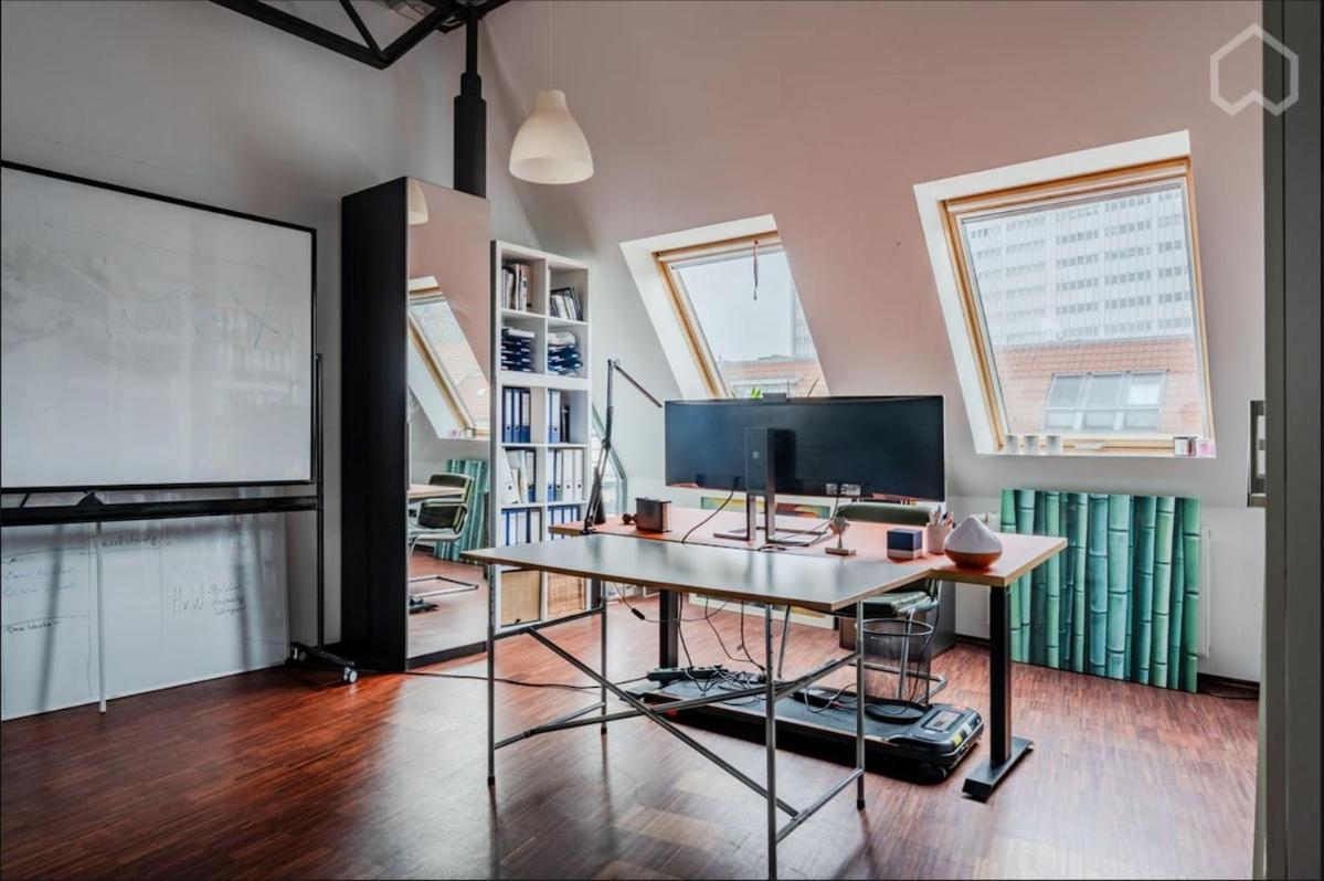 Designer Loft with Big Rooftop and Office - 4