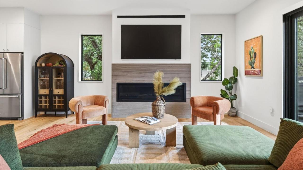Sundown Social by AvantStay Lake Austin Views • Pool Firepit Deck Game Room • A Designer Style - 2