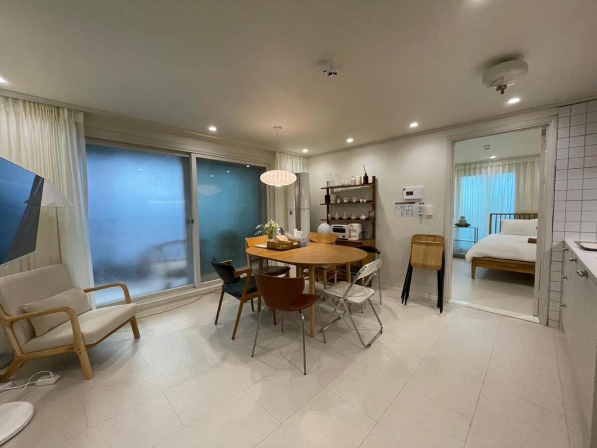 Junny Stay Hongik University Station 5 minutes - 5